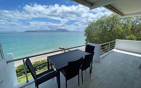 Stunning Beachfront Apartment Stratos