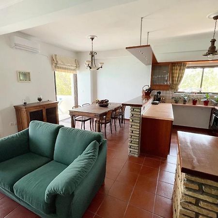 Stunning Beachfront Apartment Stratos Nerántza Extérieur photo