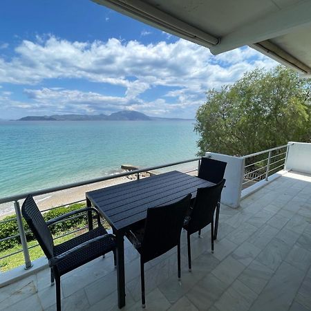Stunning Beachfront Apartment Stratos Nerántza Extérieur photo