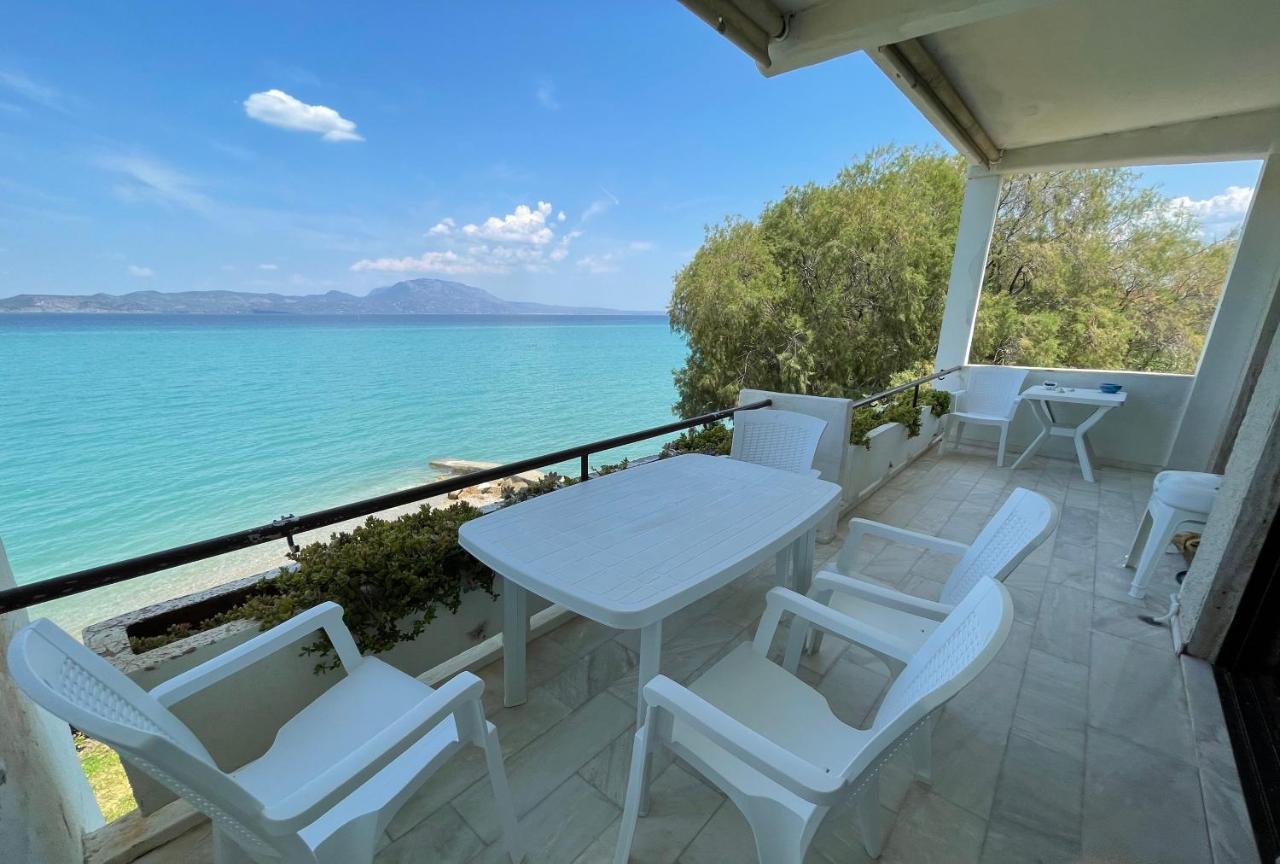 Stunning Beachfront Apartment Stratos Nerántza Extérieur photo