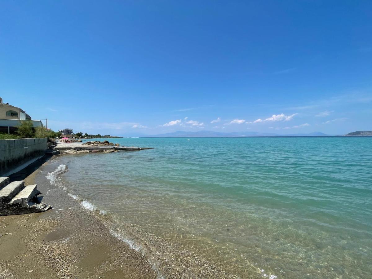 Stunning Beachfront Apartment Stratos Nerántza Extérieur photo