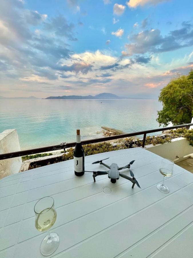 Stunning Beachfront Apartment Stratos Nerántza Extérieur photo
