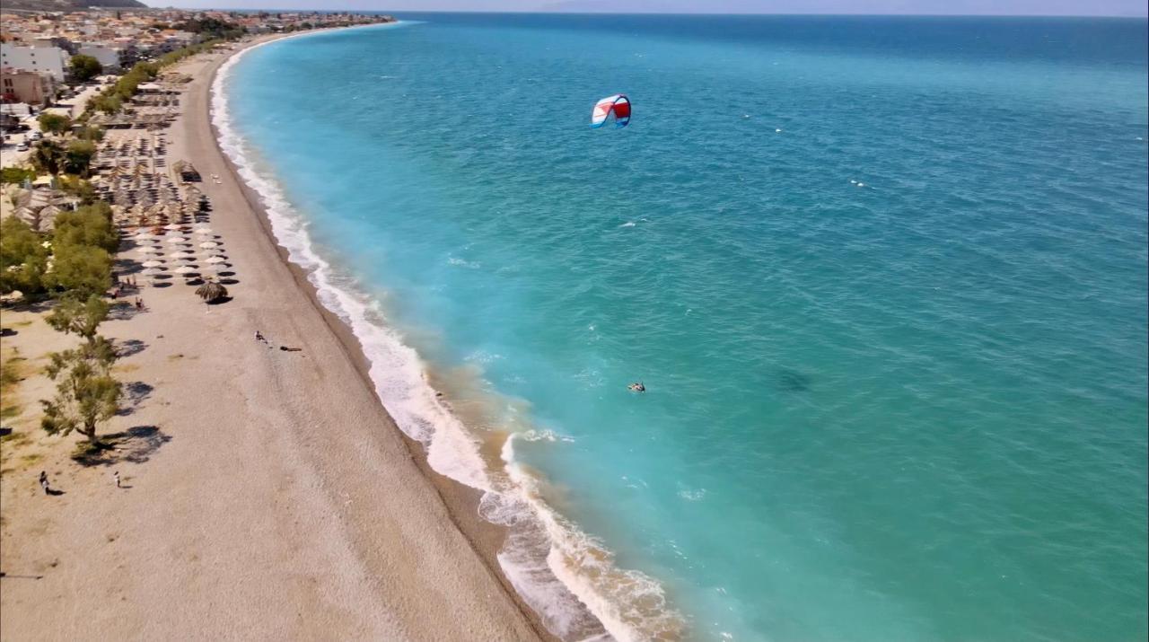 Stunning Beachfront Apartment Stratos Nerántza Extérieur photo