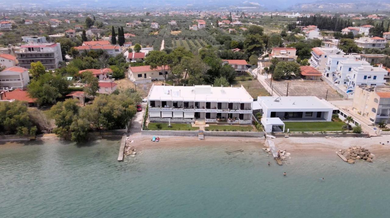 Stunning Beachfront Apartment Stratos Nerántza Extérieur photo
