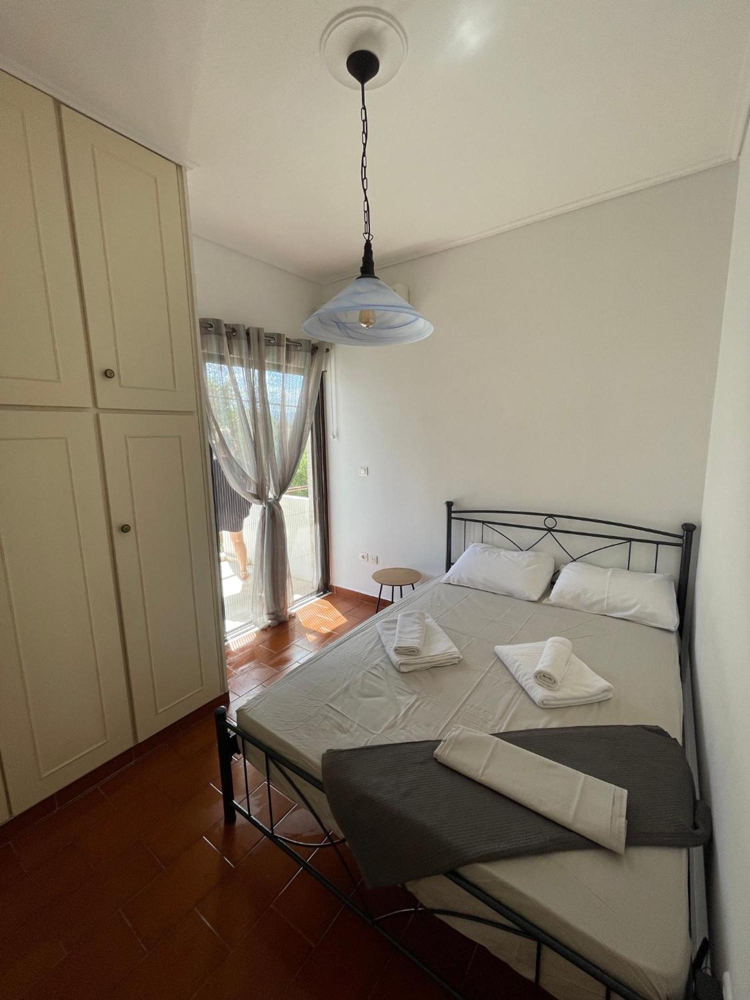 Stunning Beachfront Apartment Stratos Nerántza Extérieur photo