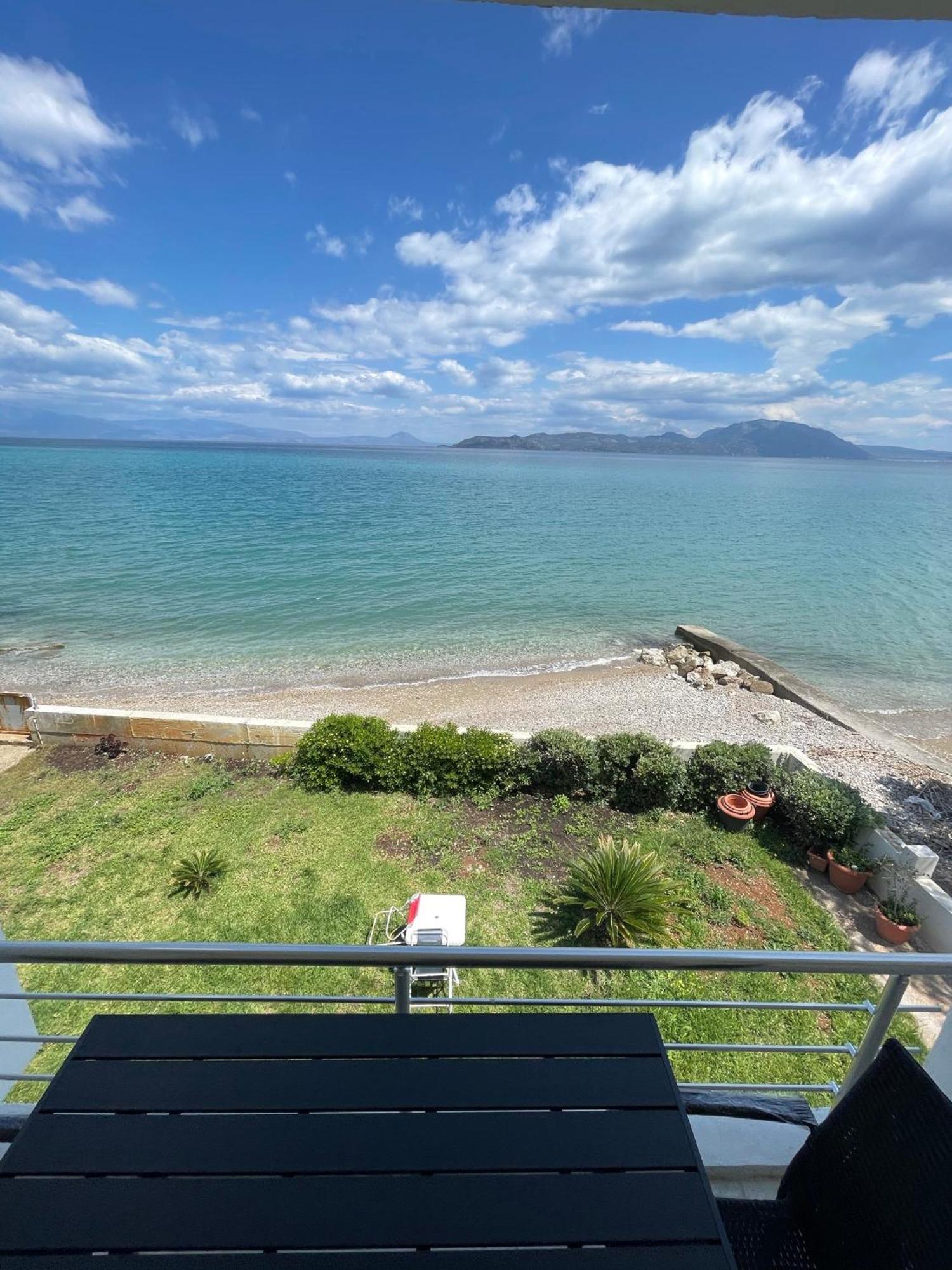 Stunning Beachfront Apartment Stratos Nerántza Extérieur photo
